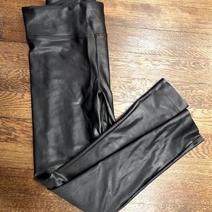 Size M koral shinny leggings